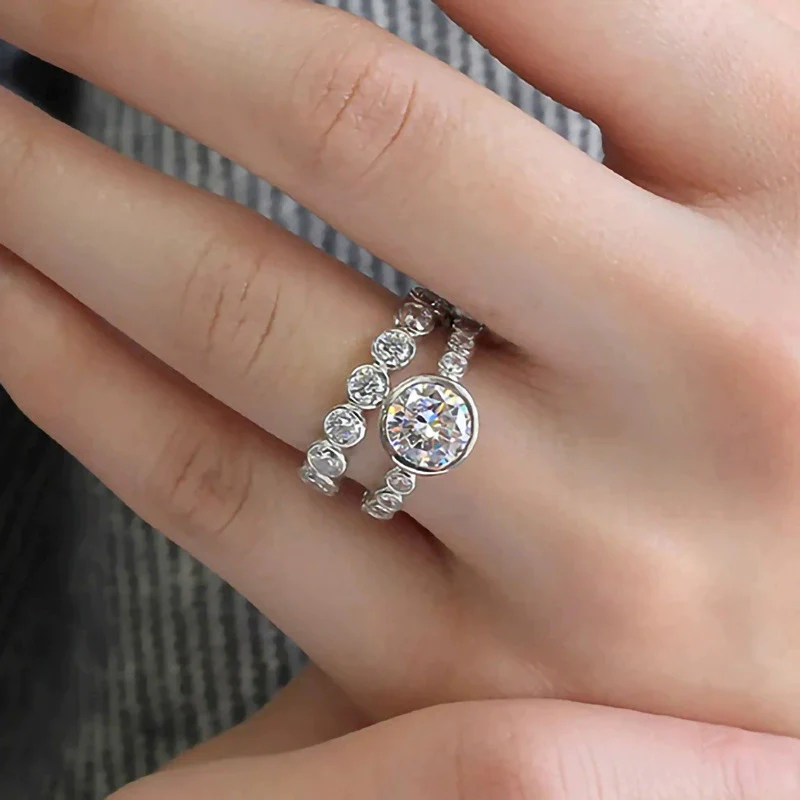Women's Light Luxury Geometric Copper Ring With Zirconia Design - Image 3