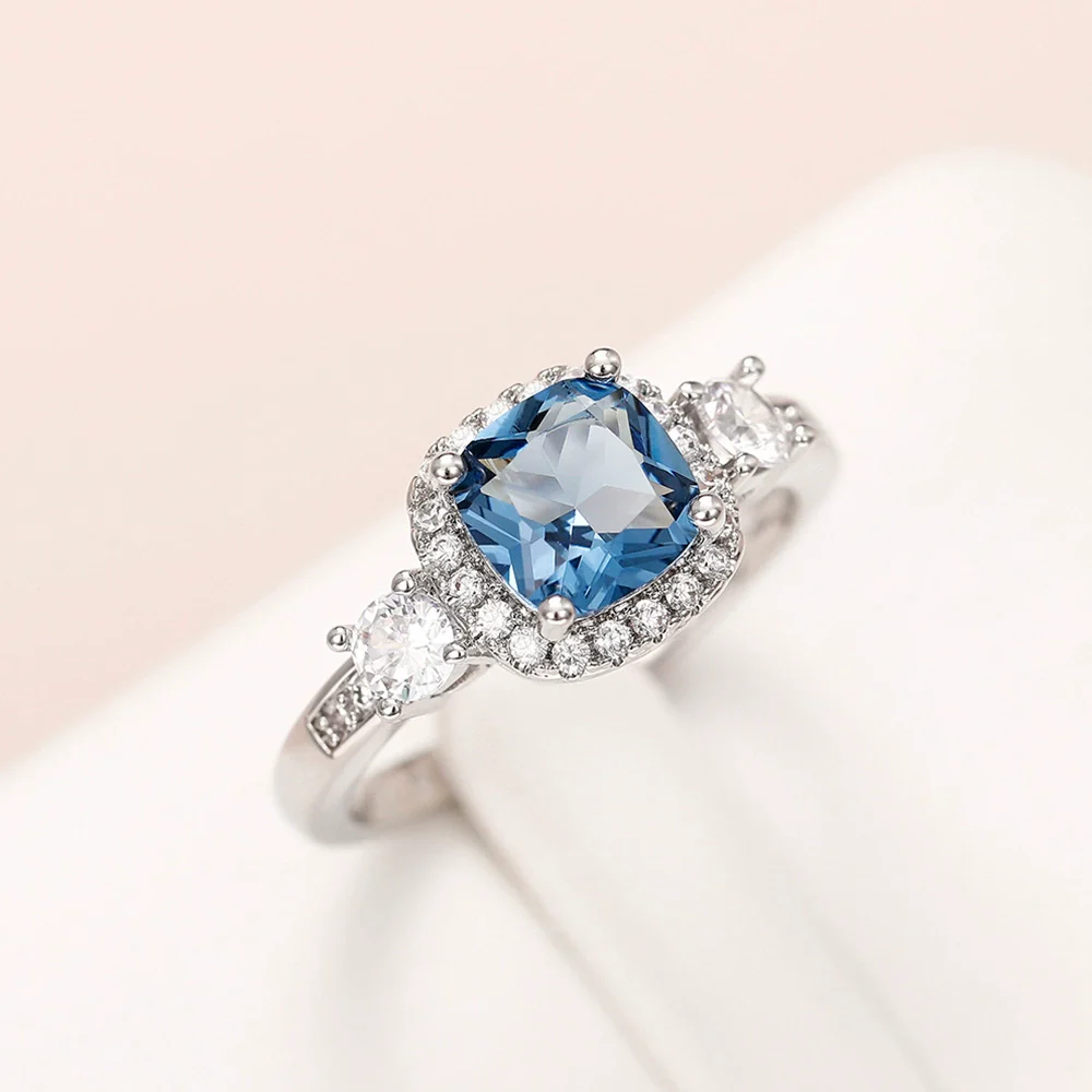 Women's Light Luxury Geometric Copper Zircon Ring - Image 2