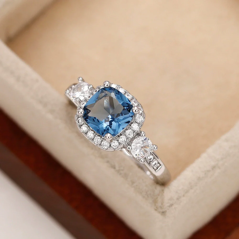 Women's Light Luxury Geometric Copper Zircon Ring - Image 3