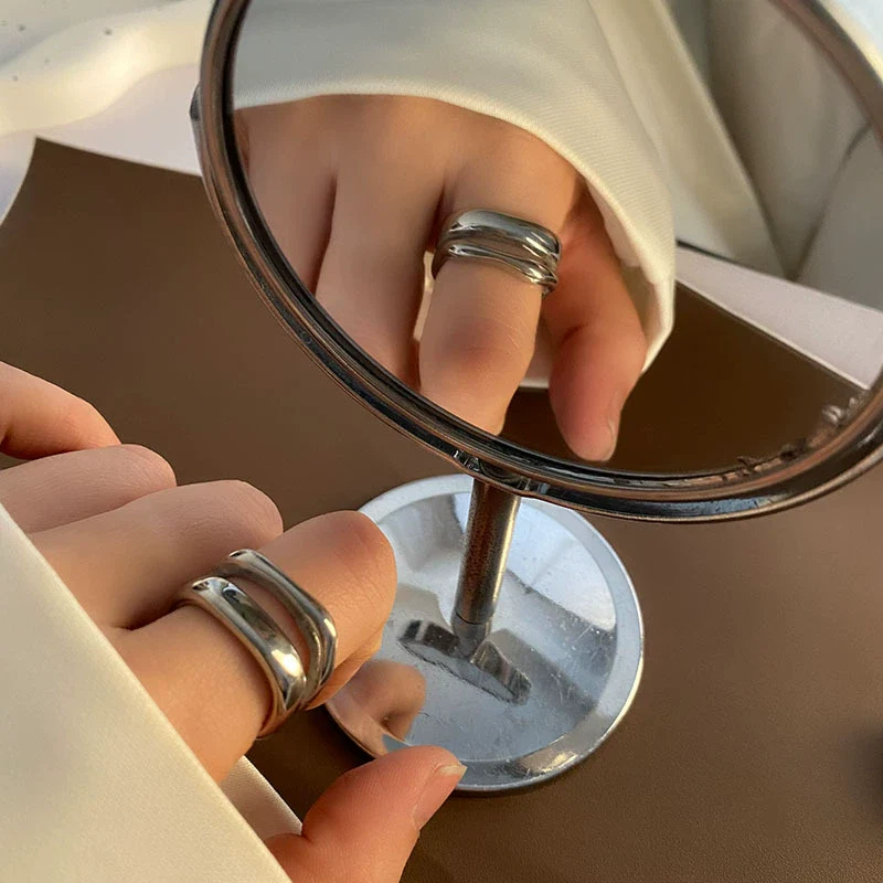 Women's Light Luxury Titanium Steel Ring With Geometric Pattern And Electroplating Treatment - Image 4