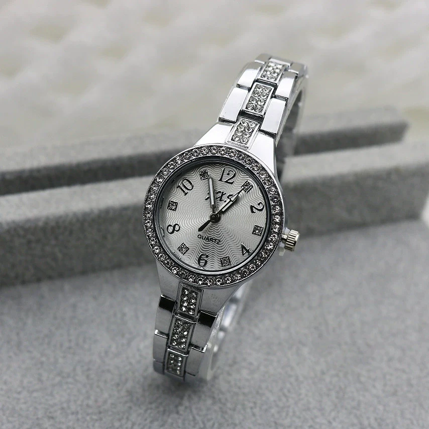 Women's Luxury Leisure Metal Quartz Watch With Round Dial And Stainless Steel Strap - Image 8