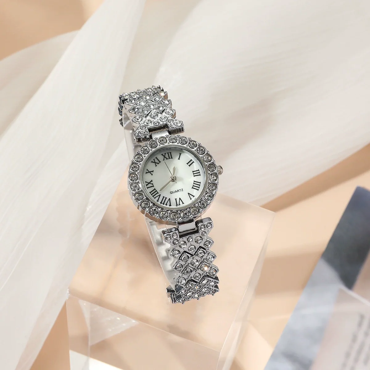 Women's Luxury Quartz Wrist Watch Alloy Material Round Dial Embedded With Diamond Fivepiece Gift Box Leisure Style - Image 5
