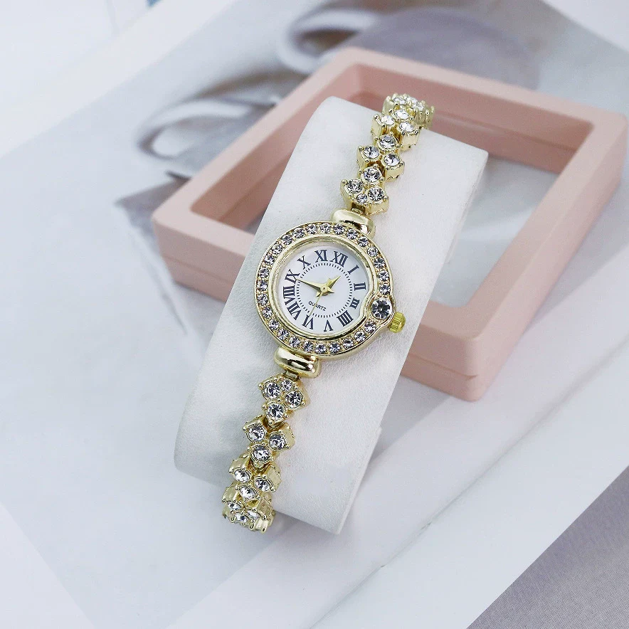 Women's Luxury Round Alloy Bracelet Watch With Rhinestones And Roman Numerals - Image 2