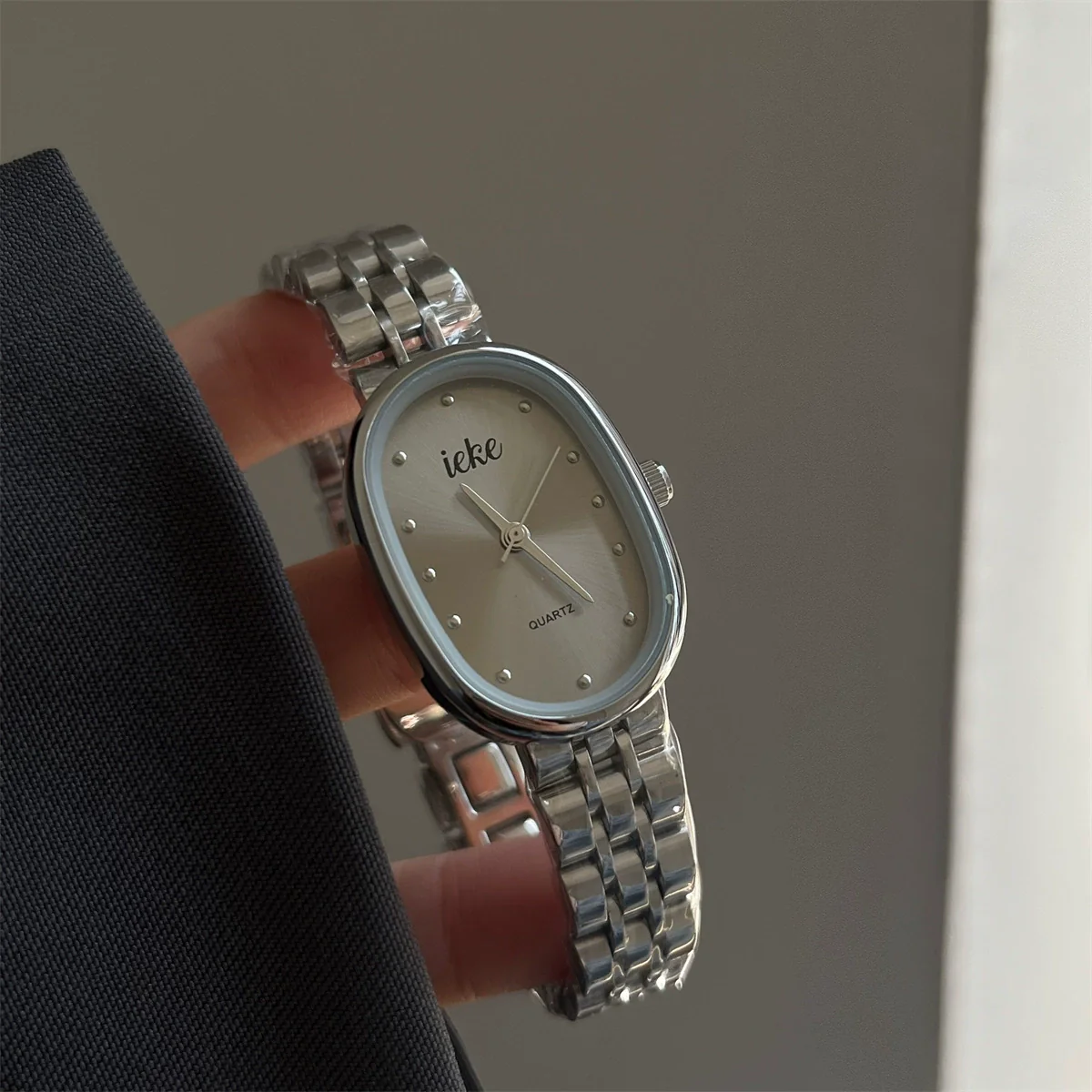 Women's Luxury Steel Band Quartz Watch Gray Silver Simple Elegant Cold Style