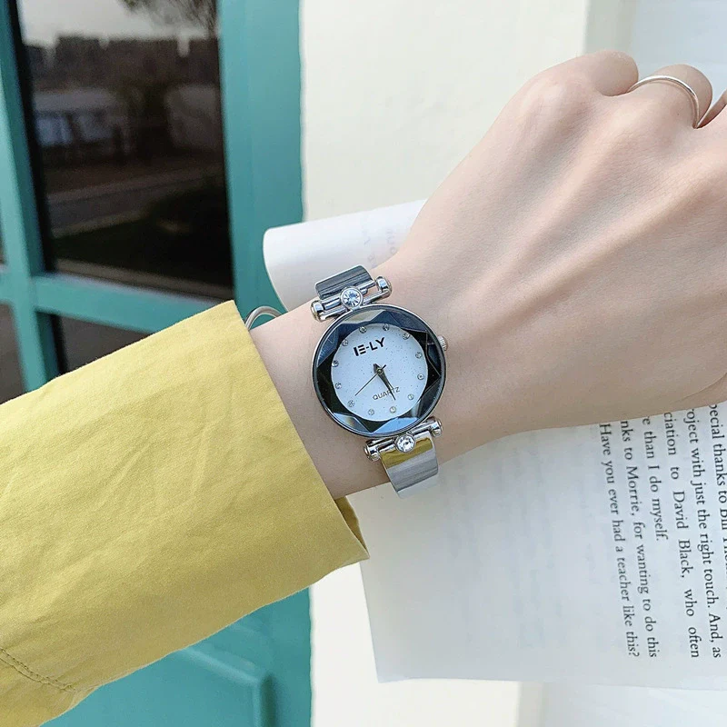 Women's Luxury Style Alloy Case Bracelet Watch With Ordinary Glass Mirror - Image 5