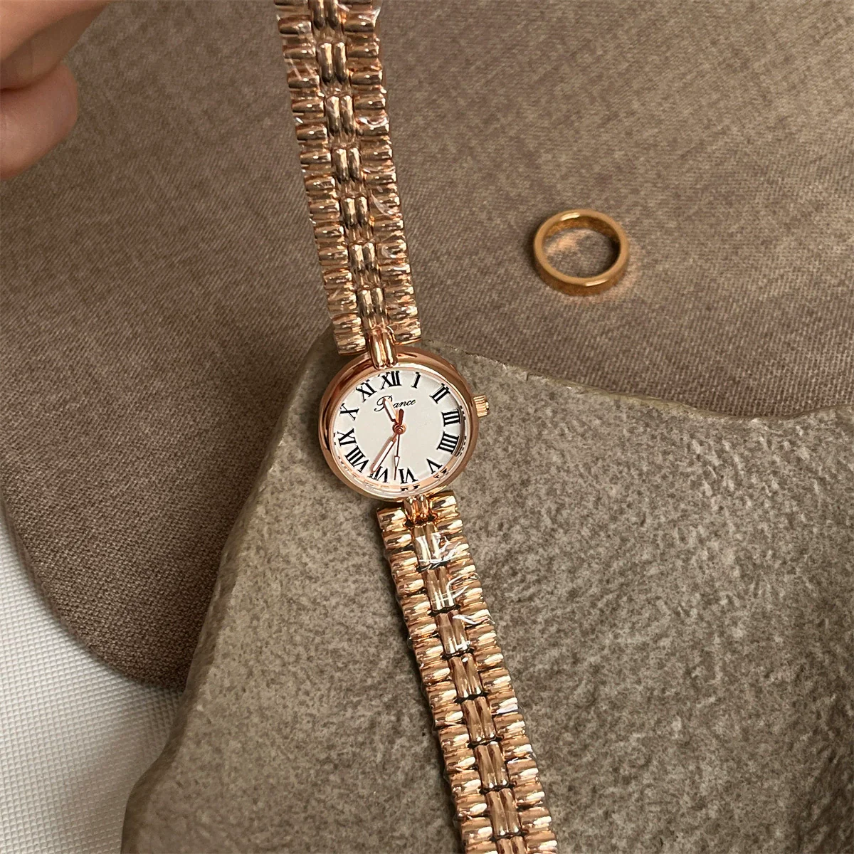 Women's Medieval Style Alloy Disc Wheat Bracelet Quartz Watch - Image 7