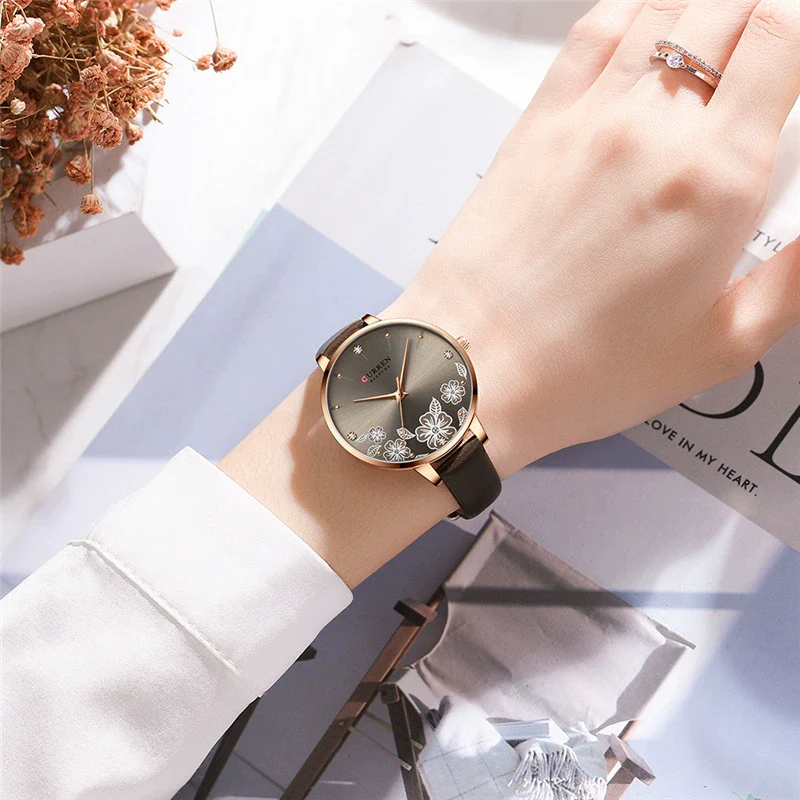 Women's Metal Case Imitation Leather Strap Round Dial Printed Rhinestone Casual Watch - Image 4
