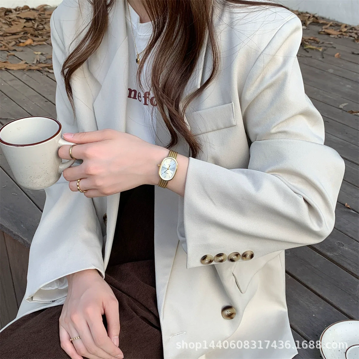 Women's Metal Case Ordinary Glass Mirror Oval Dial Retro Artistic Golden Steel Strap Watch - Image 3