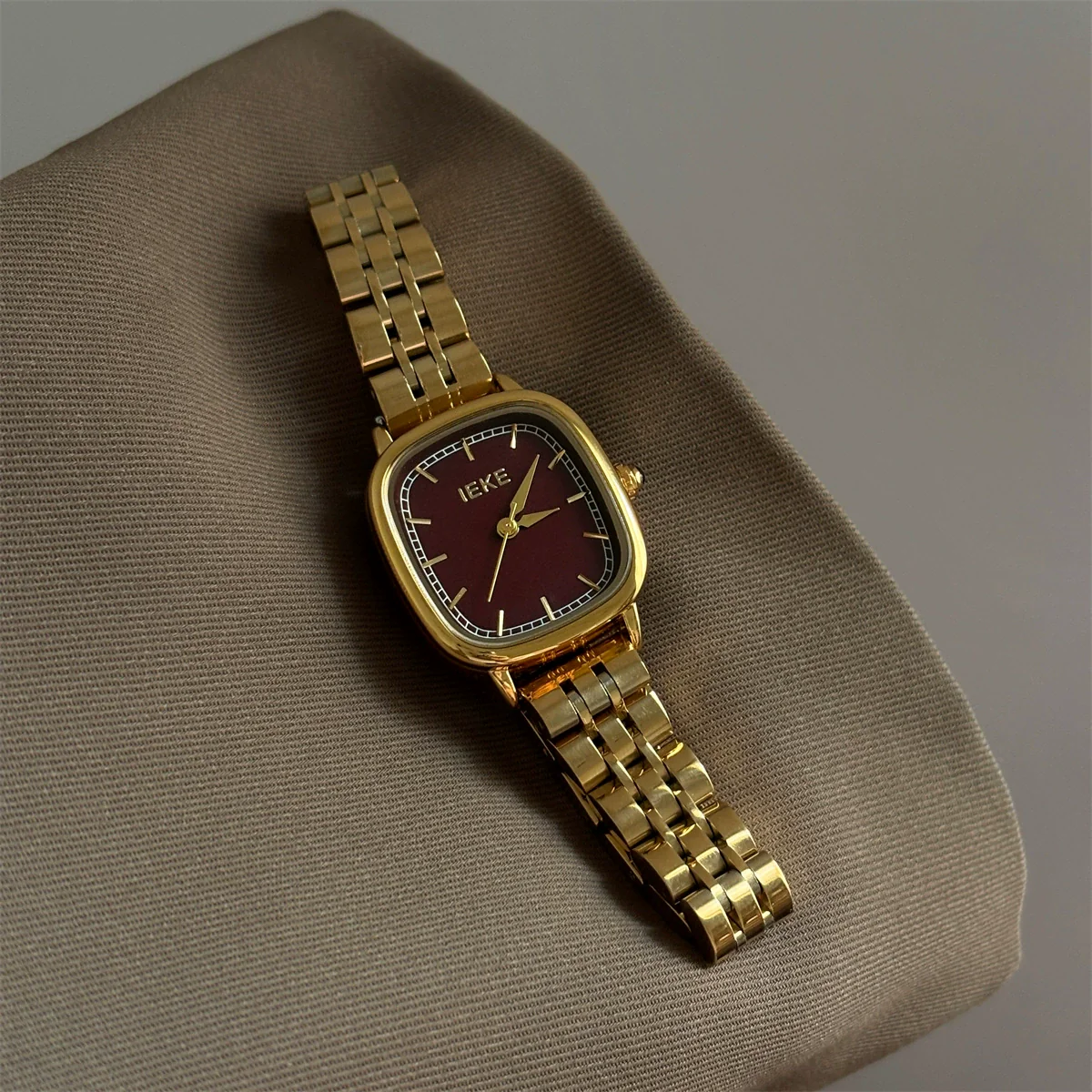 Women's Metal Steel Band Quartz Watch Medieval Style Alloy Case Ordinary Glass Mirror Printed Logo - Image 14