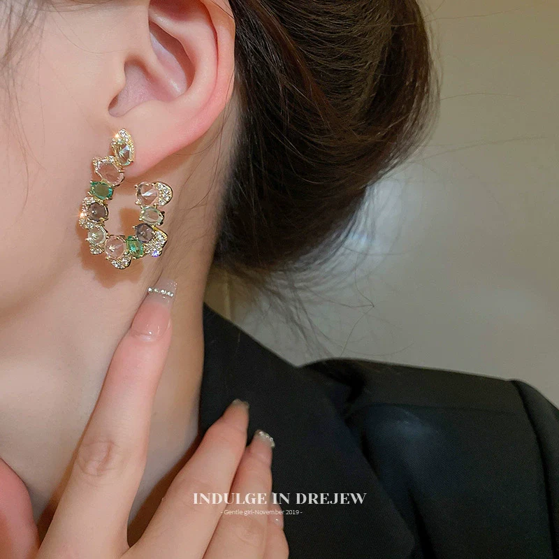 Women's Metal Ushaped Geometric Simple Retro Trendy Diamond Earrings - Image 3
