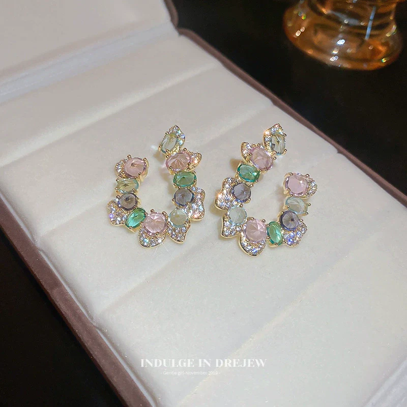 Women's Metal Ushaped Geometric Simple Retro Trendy Diamond Earrings - Image 4