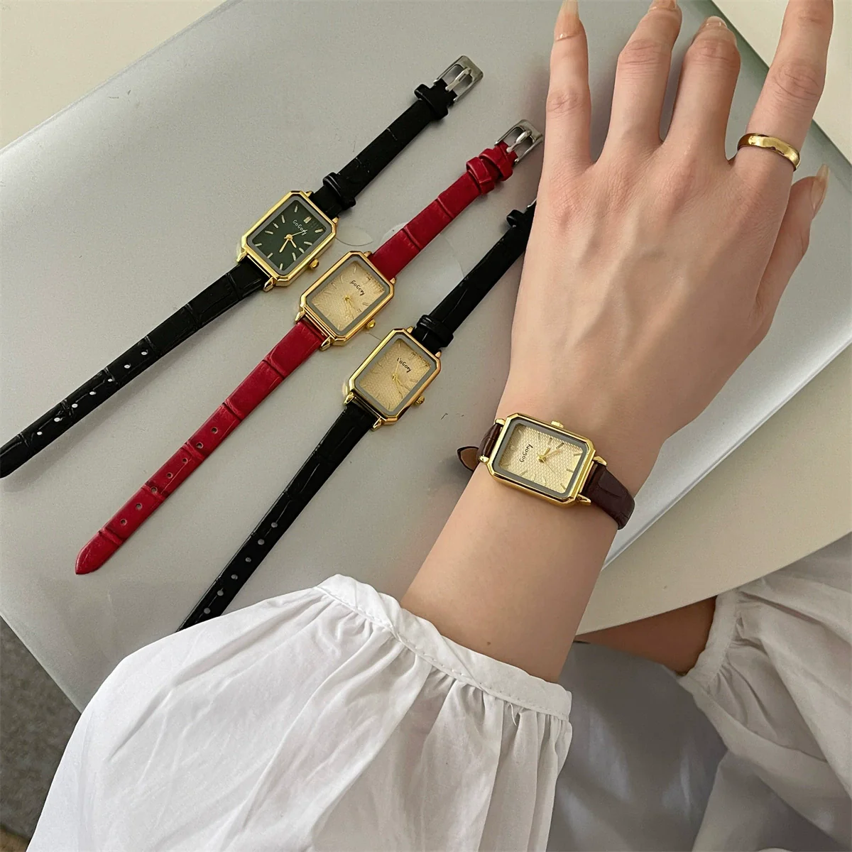 Women's Middle Ancient Style Square Alloy Watch Leisure Style - Image 2