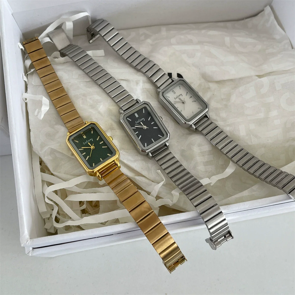 Women's Middle Ancient Style Square Alloy Watch Leisure Style - Image 3