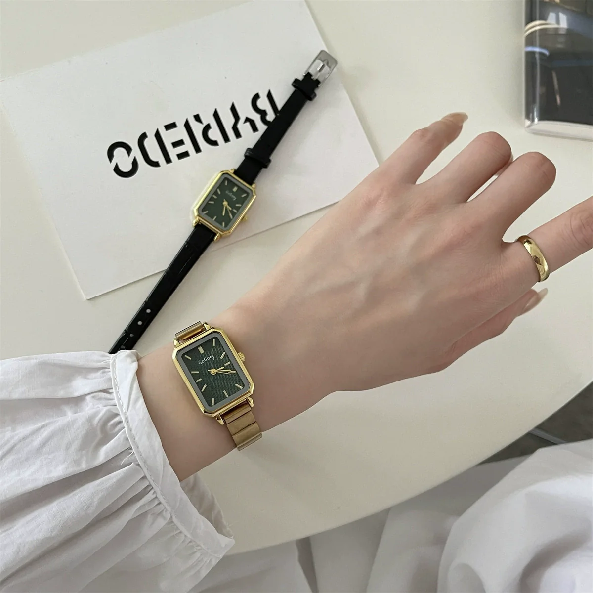 Women's Middle Ancient Style Square Alloy Watch Leisure Style - Image 4