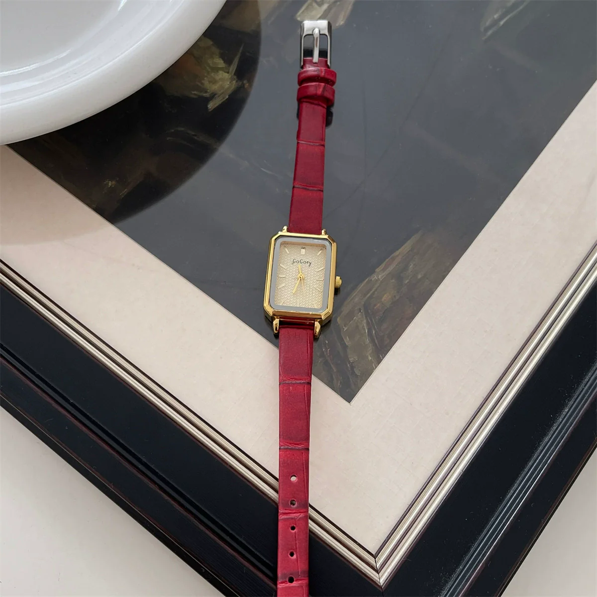 Women's Middle Ancient Style Square Alloy Watch Leisure Style - Image 9