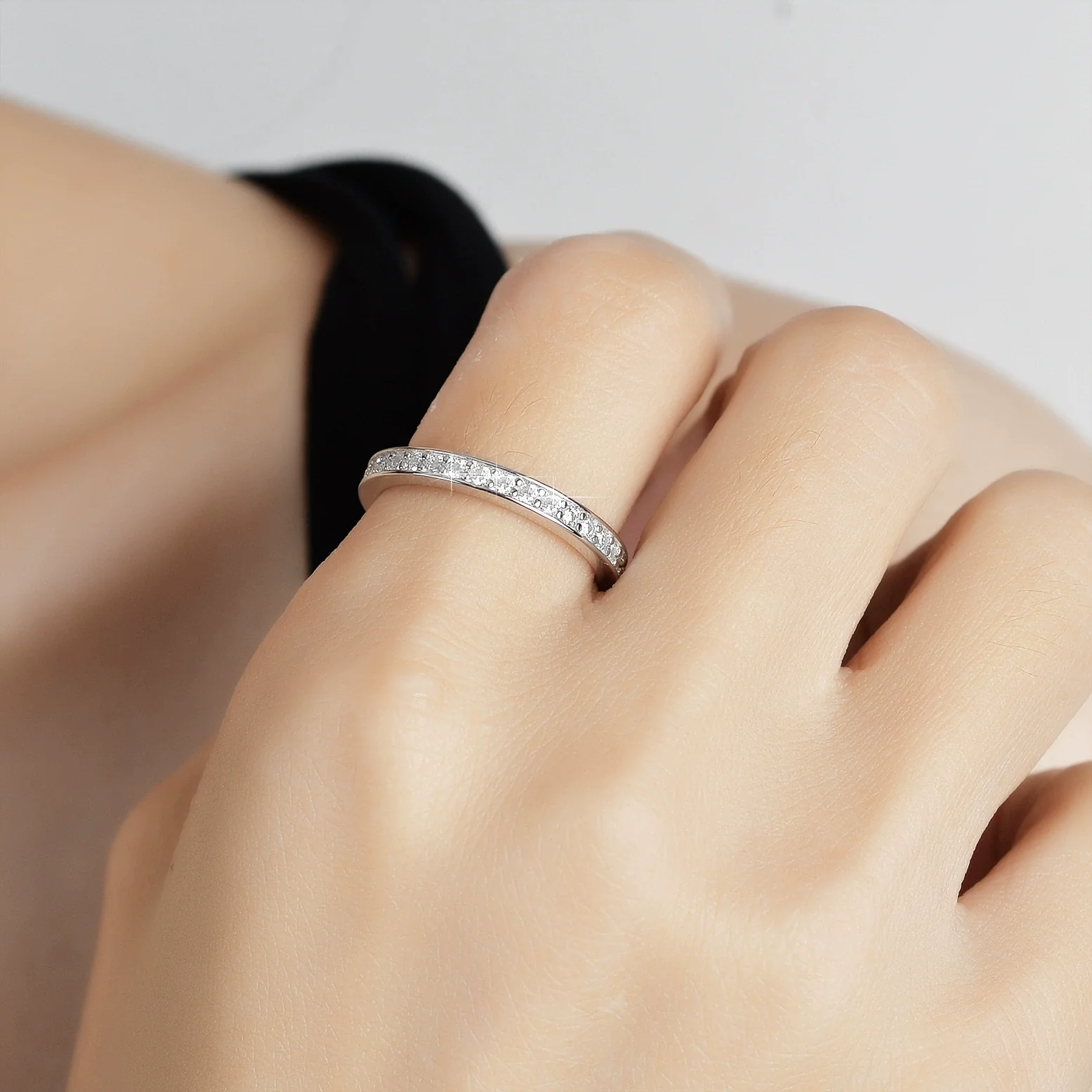Women's Moissanite Ring S925 Silver Geometric Full Circle The Crown Design Ring - Image 3