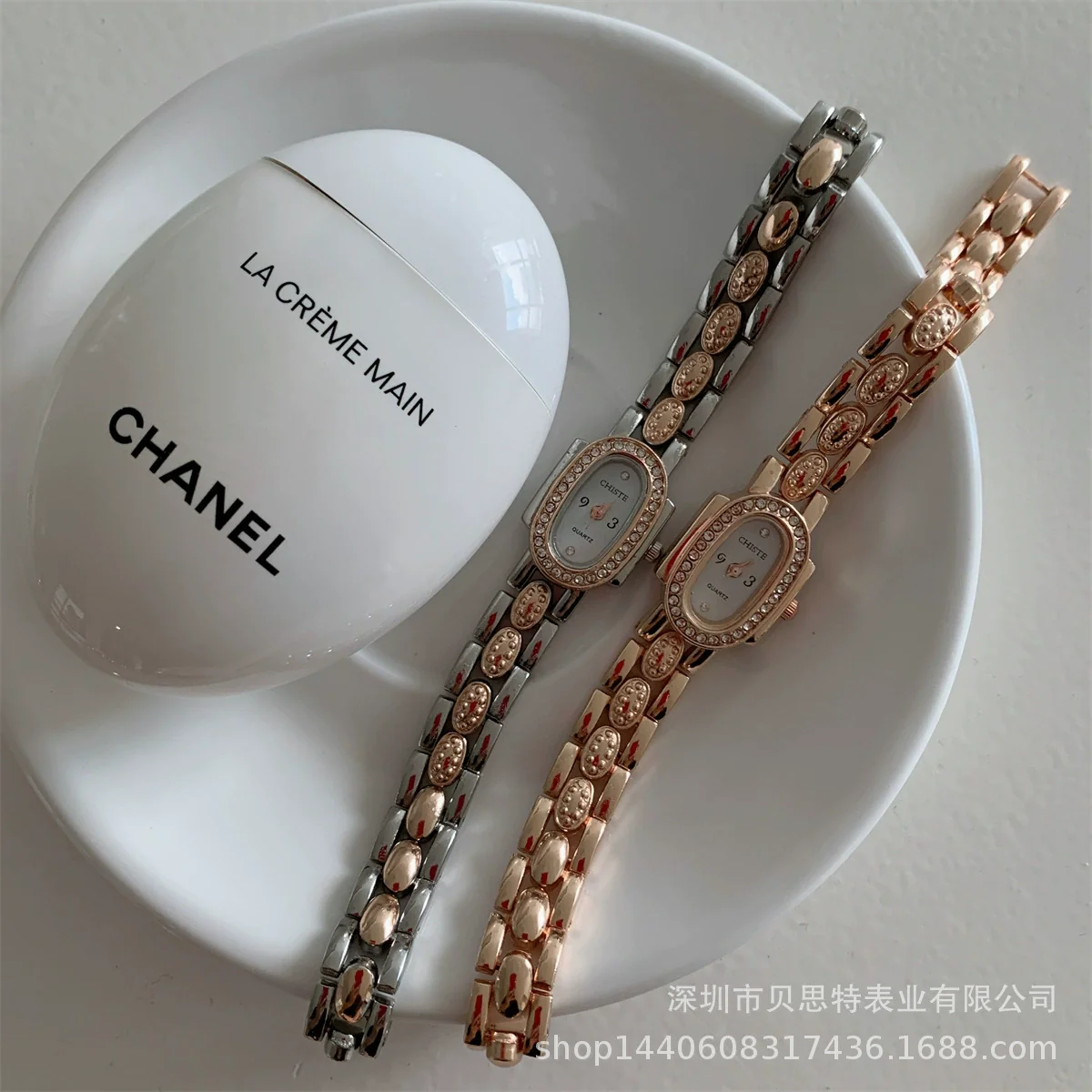 Women's Oval Alloy Bracelet Watch With Diamondencrusted Antique And Fashion Style