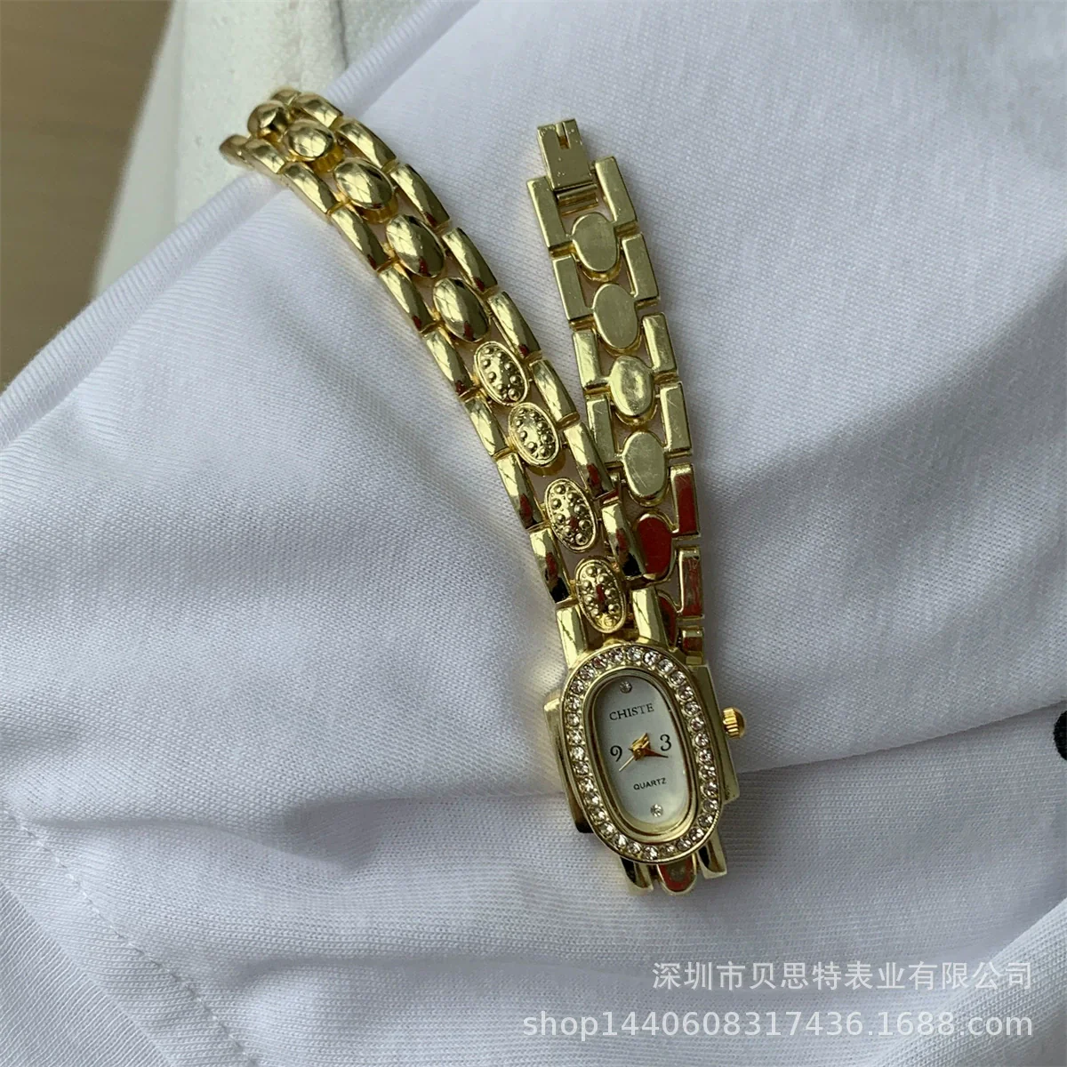 Women's Oval Alloy Bracelet Watch With Diamondencrusted Antique And Fashion Style - Image 10