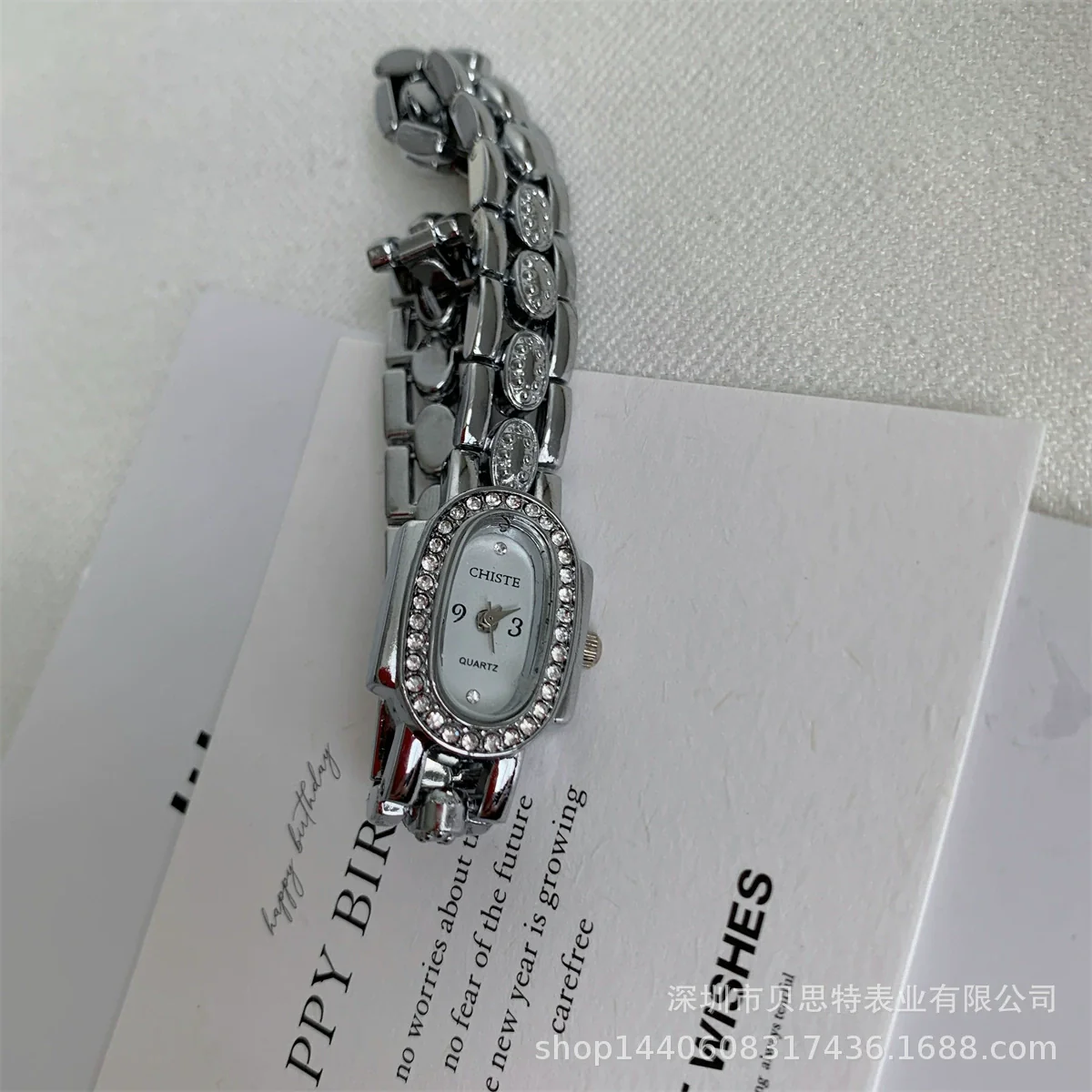 Women's Oval Alloy Bracelet Watch With Diamondencrusted Antique And Fashion Style - Image 6