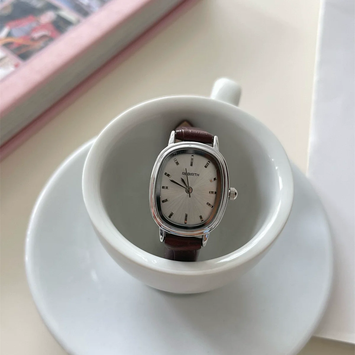 Women's Oval Alloy Case Quartz Watch With Pu Leather Belt And Stainless Steel Horseshoe Buckle Printed Logo Onion Crown Mineral Reinforced Glass Mirror - Image 4