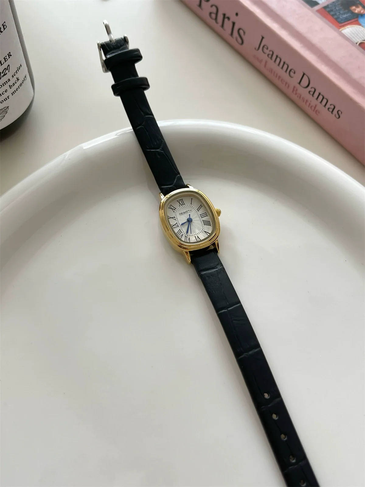 Women's Oval Alloy Case Quartz Watch With Pu Leather Belt And Stainless Steel Horseshoe Buckle Printed Logo Onion Crown Mineral Reinforced Glass Mirror - Image 6