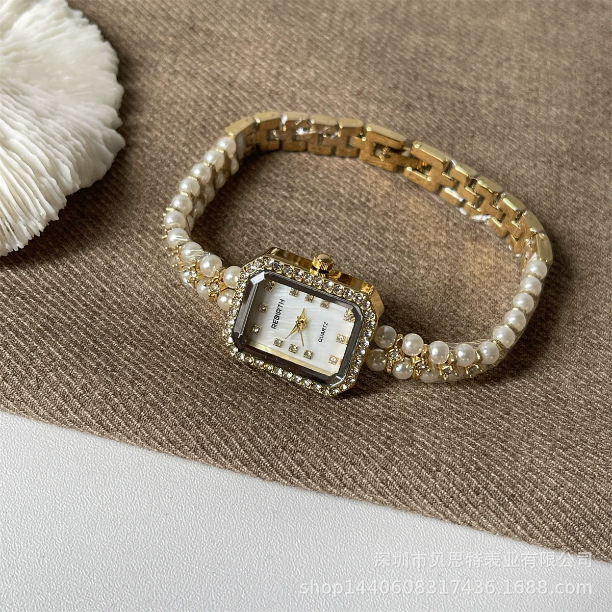 Women's Pearl Alloy Square Vintage Fashion Bracelet Watch With Stainless Steel Buckle And Plain Glass Mirror