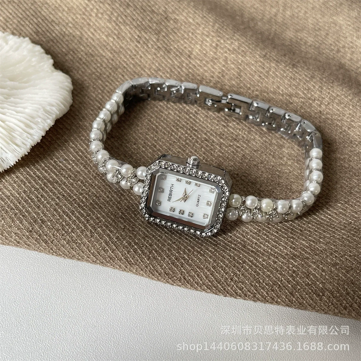 Women's Pearl Alloy Square Vintage Fashion Bracelet Watch With Stainless Steel Buckle And Plain Glass Mirror - Image 3