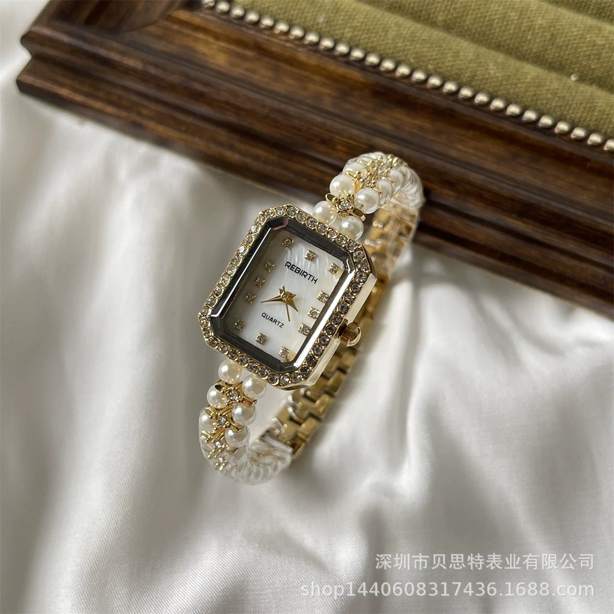 Women's Pearl Alloy Square Vintage Fashion Bracelet Watch With Stainless Steel Buckle And Plain Glass Mirror - Image 4