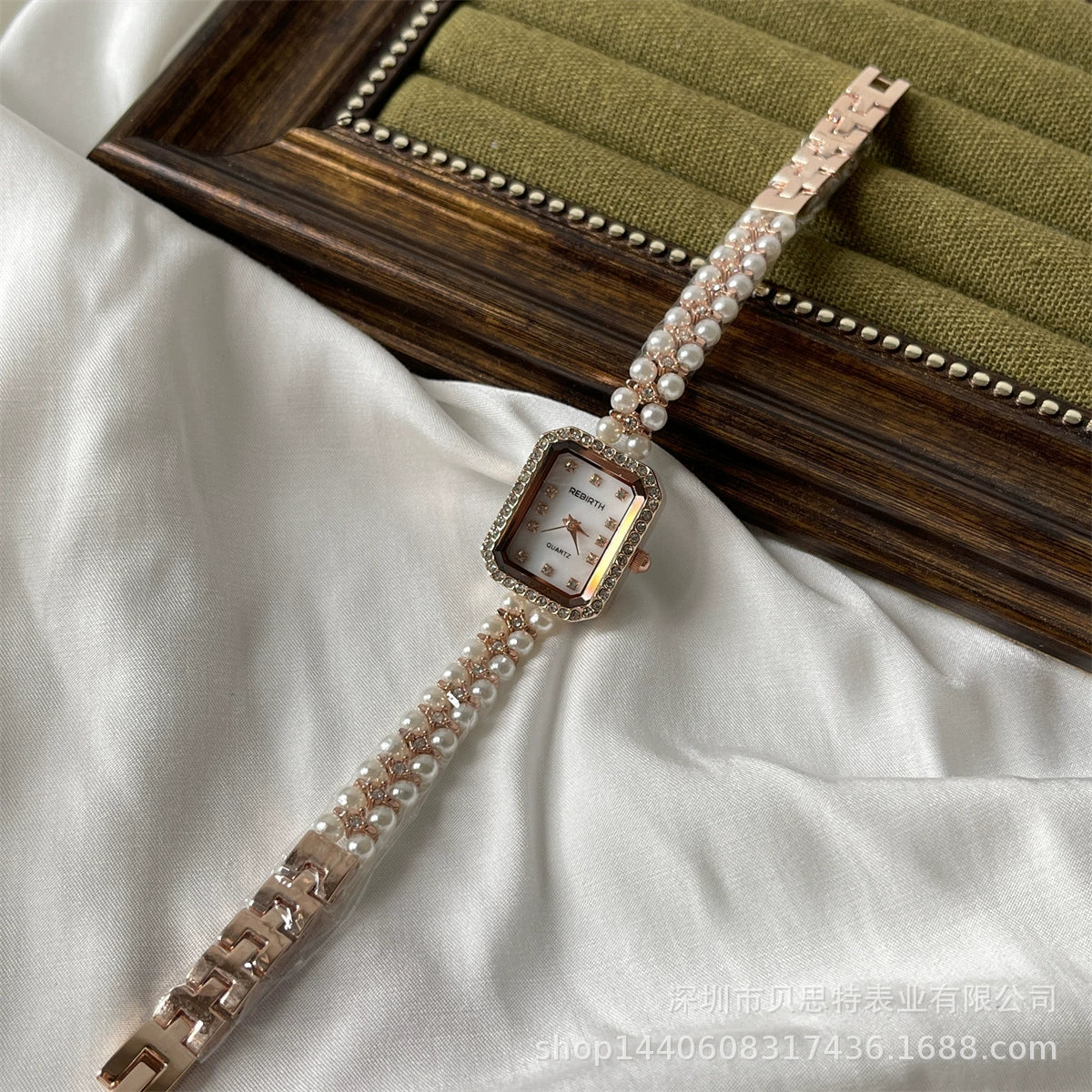 Women's Pearl Alloy Square Vintage Fashion Bracelet Watch With Stainless Steel Buckle And Plain Glass Mirror - Image 5