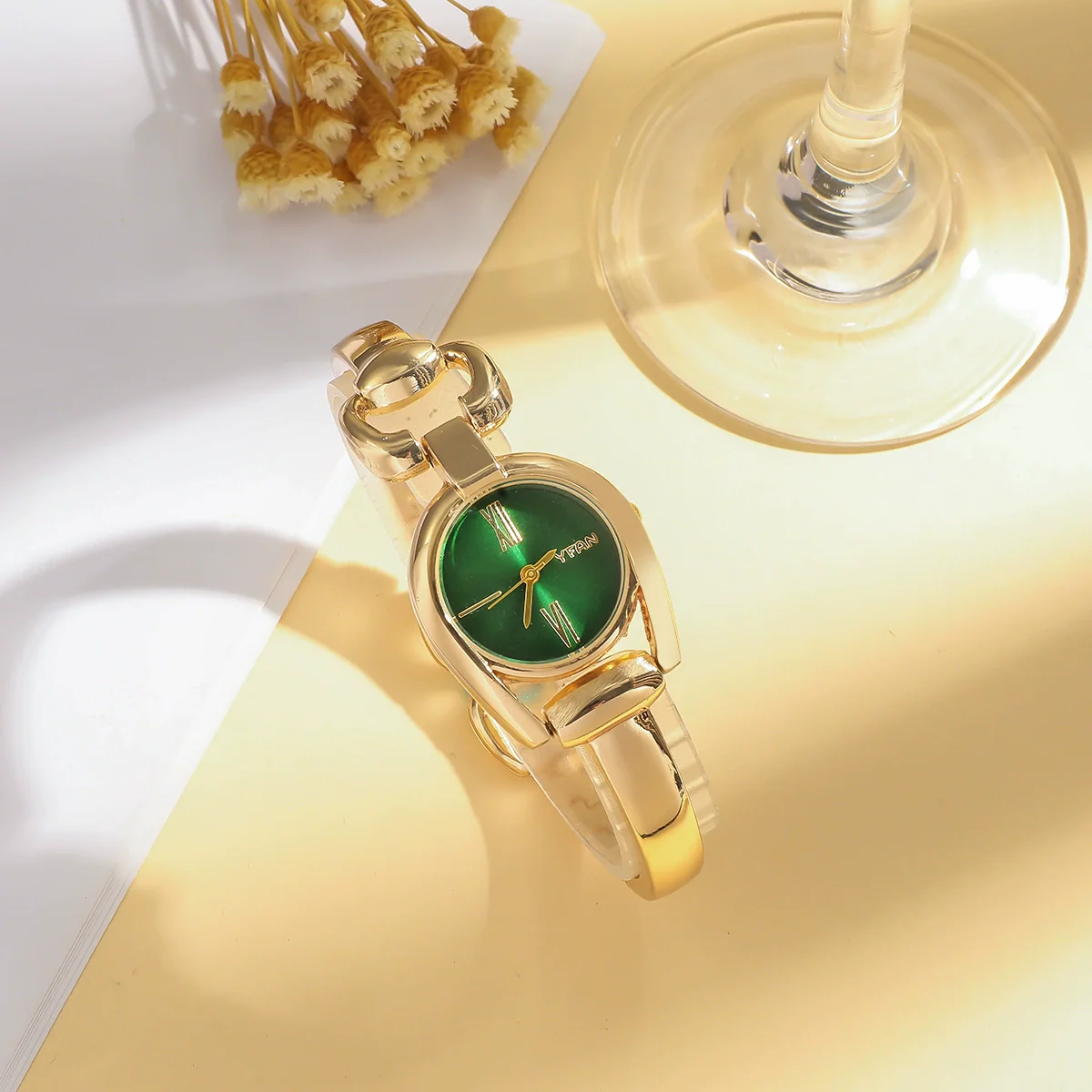 Women's Retro Casual Button Ring Watch With Alloy Strap And Buckle Zinc Alloy Case Round Dial - Image 3