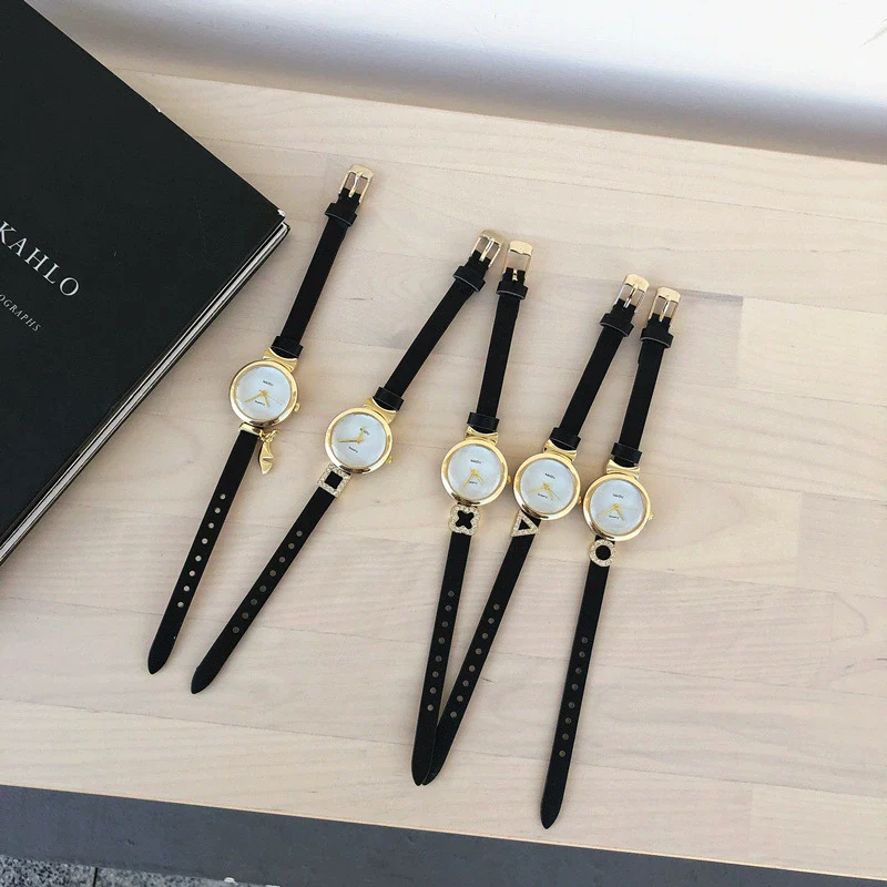 Women's Retro Digital Quartz Watch With Imitation Leather Strap And Alloy Case In Round Dial Shape - Image 2