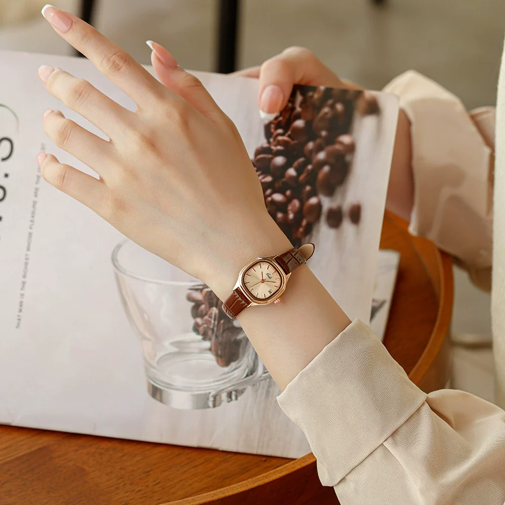 Women's Retro Fashion Alloy Case Pu Strap Square Dial Rose Gold Clasp Watch