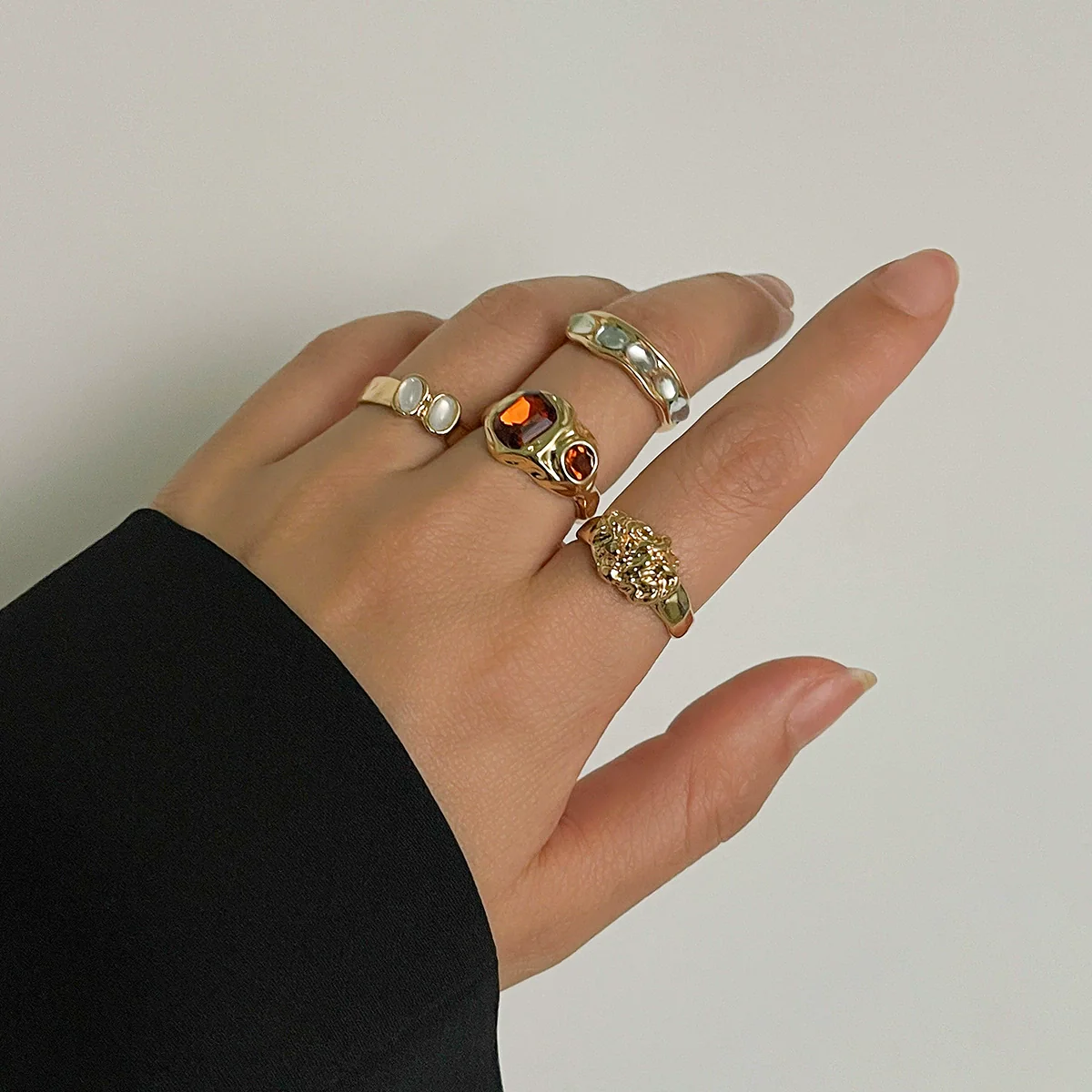 Women's Retro Geometric Hollow Diamond Alloy Rhinestone Electroplated Ring Set - Image 6