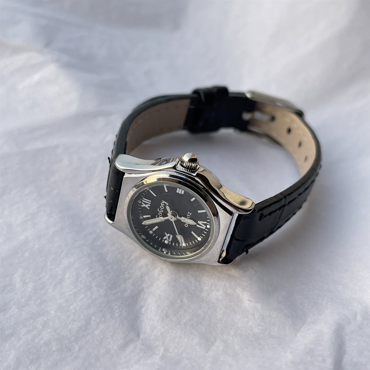 Women's Retro Leisure Metal Case Genuine Leather Strap Round Dial Quartz Watch - Image 3
