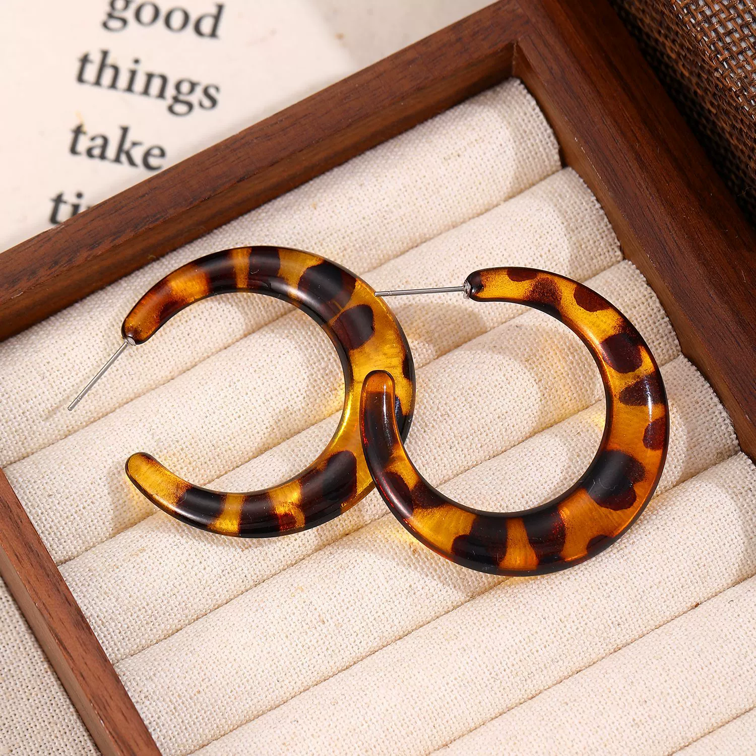 Women's Retro Maillard Geometric Plastic Resin Cshaped Electroplated Earrings - Image 6