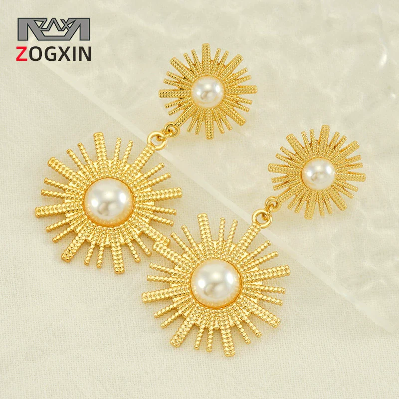 Women's Retro Round Sunflower Pearl 316L Stainless Steel 18K Goldplated Electroplated Earrings With Geometric And Floral Patterns
