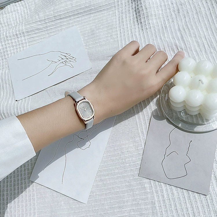 Women's Retro Square Alloy Case Ordinary Glass Mirror Leisure Style Watch - Image 3