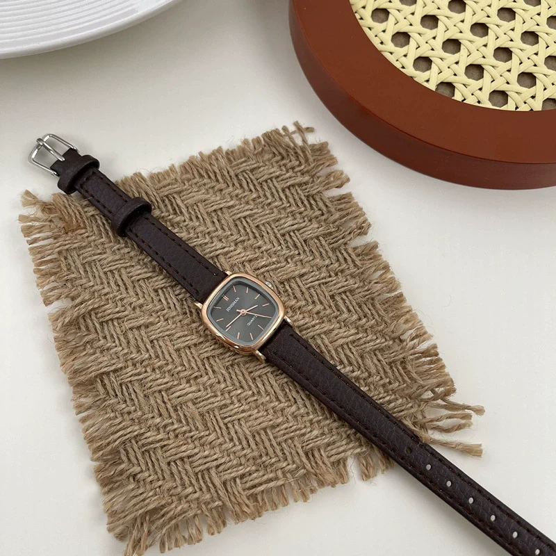 Women's Retro Square Quartz Watch With Alloy Case And Ordinary Glass Mirror - Image 7