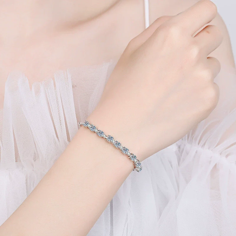 Women's S925 Silver Geometric Inlaid Moissanite Electroplated Bracelet - Image 4