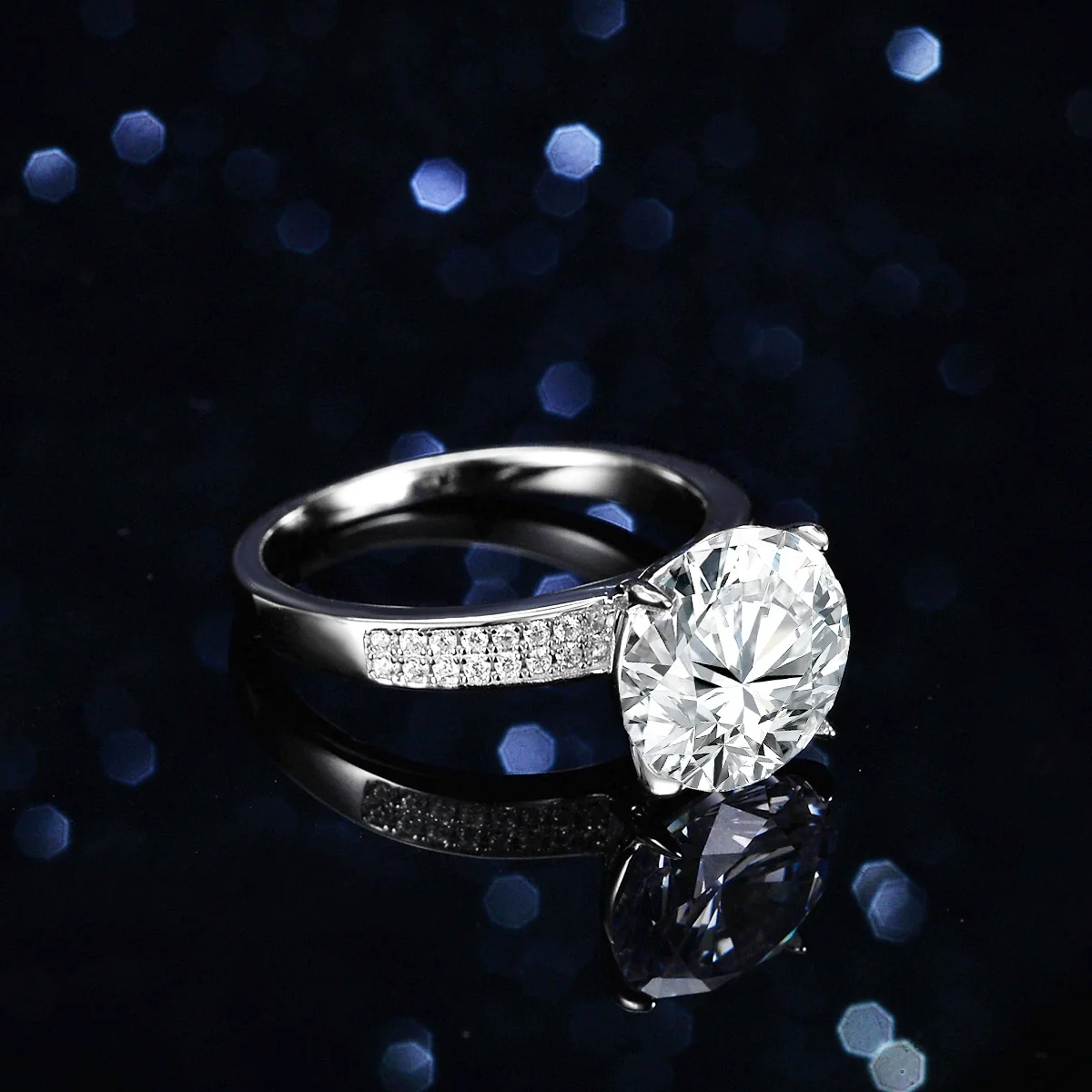 Women's S925 Silver Ring With Moissanite And Rhombus Design - Image 2