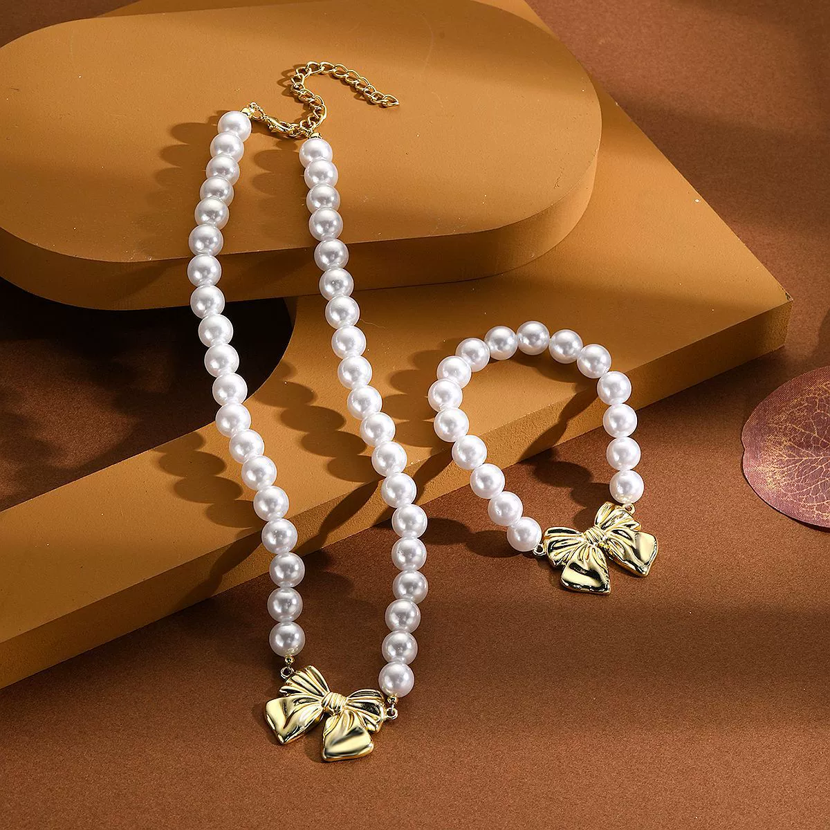 Women's Simple Style Imitation Pearl Bow Bracelet With Electroplating - Image 3