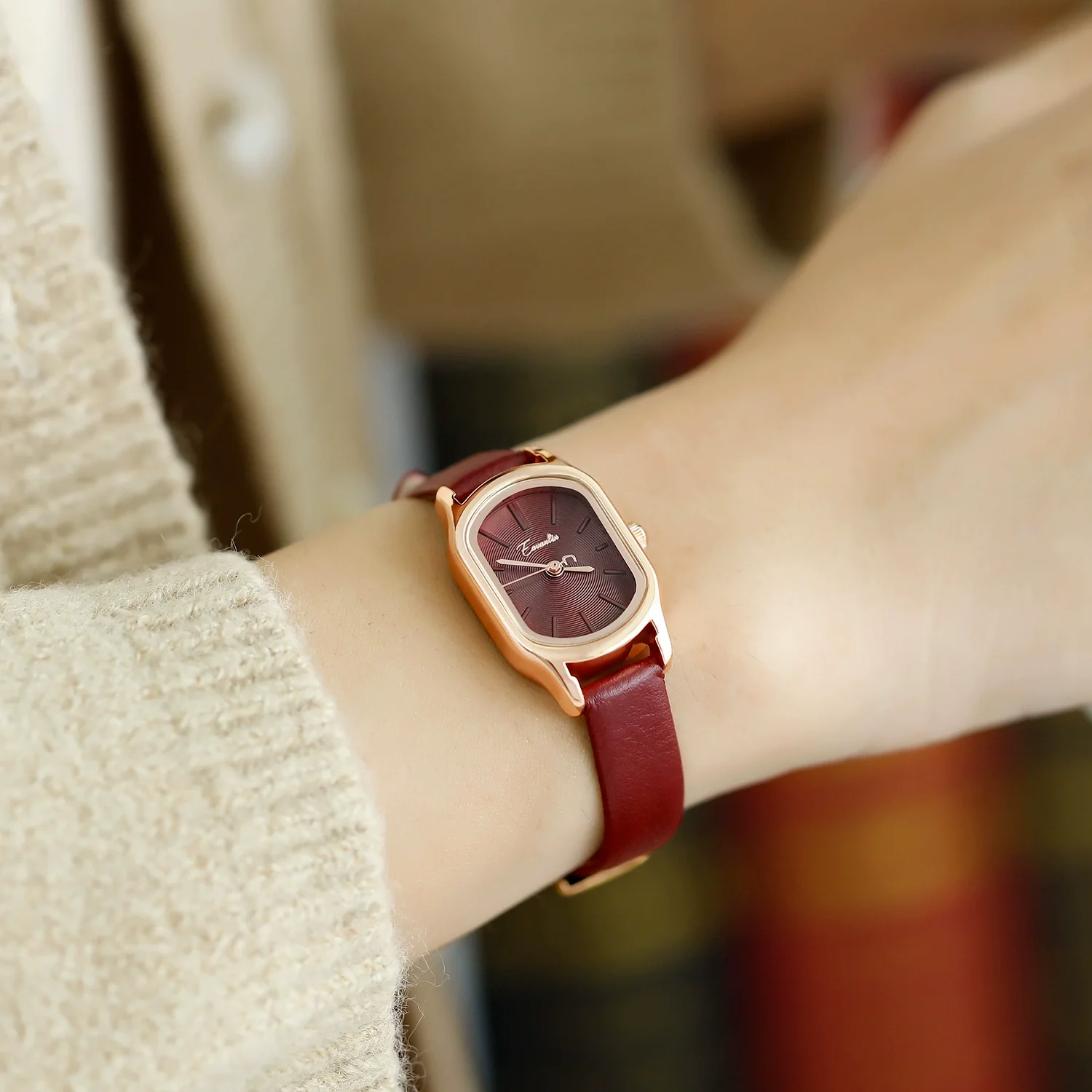 Women's Square Alloy Pu Rose Gold Watch Retro Simple Light Luxury Niche New Style Printed Logo Waterproof Mineral Strengthened Mirror Pin Buckle Spiral Crown - Image 9