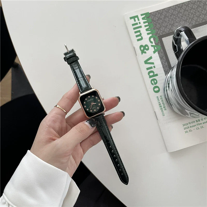 Women's Square Alloy Watch With Ordinary Glass Mirror And Diamond Design Simple Fashion And Leisure Style - Image 4