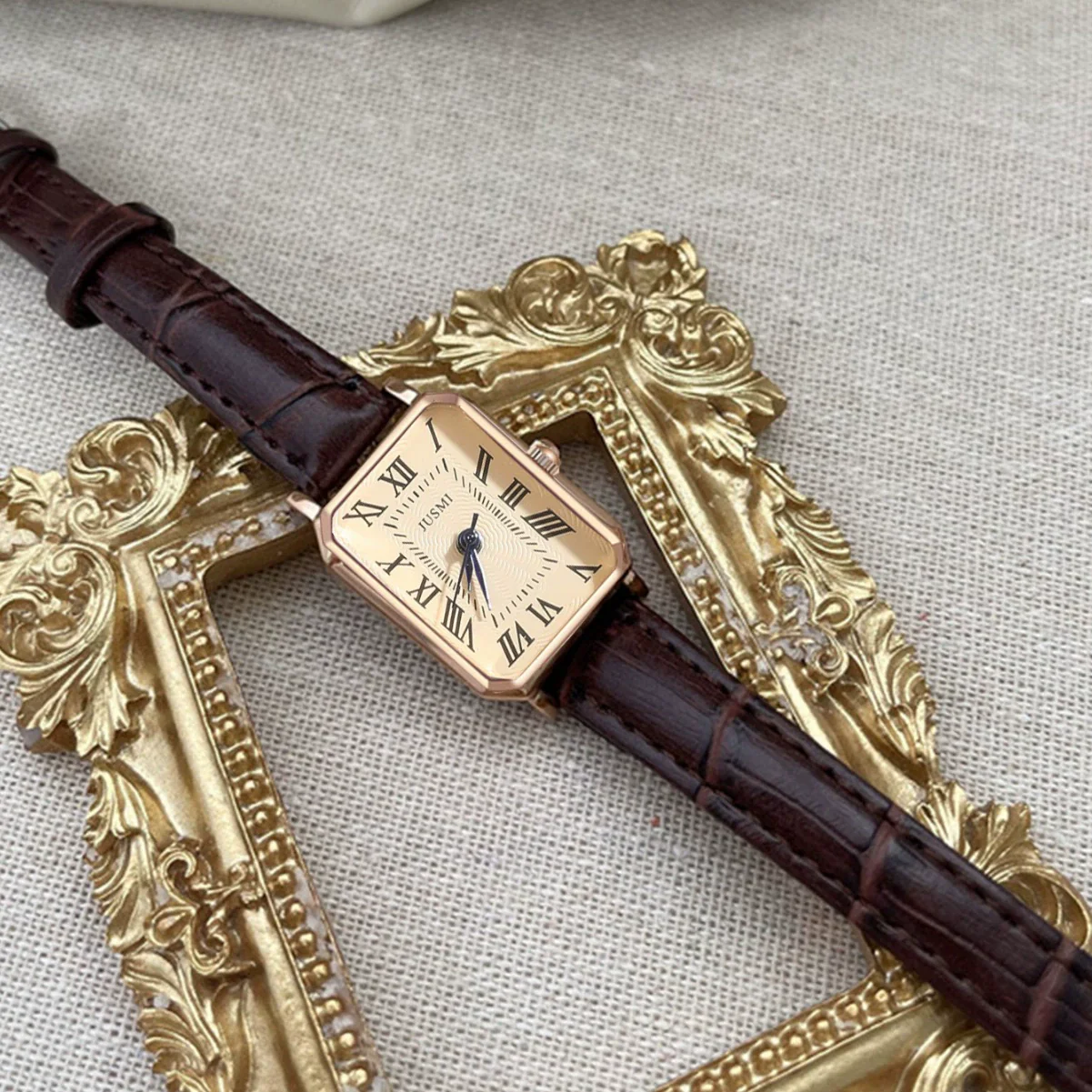 Women's Square Retro Quartz Watch With Pu Strap And Alloy Case - Image 4
