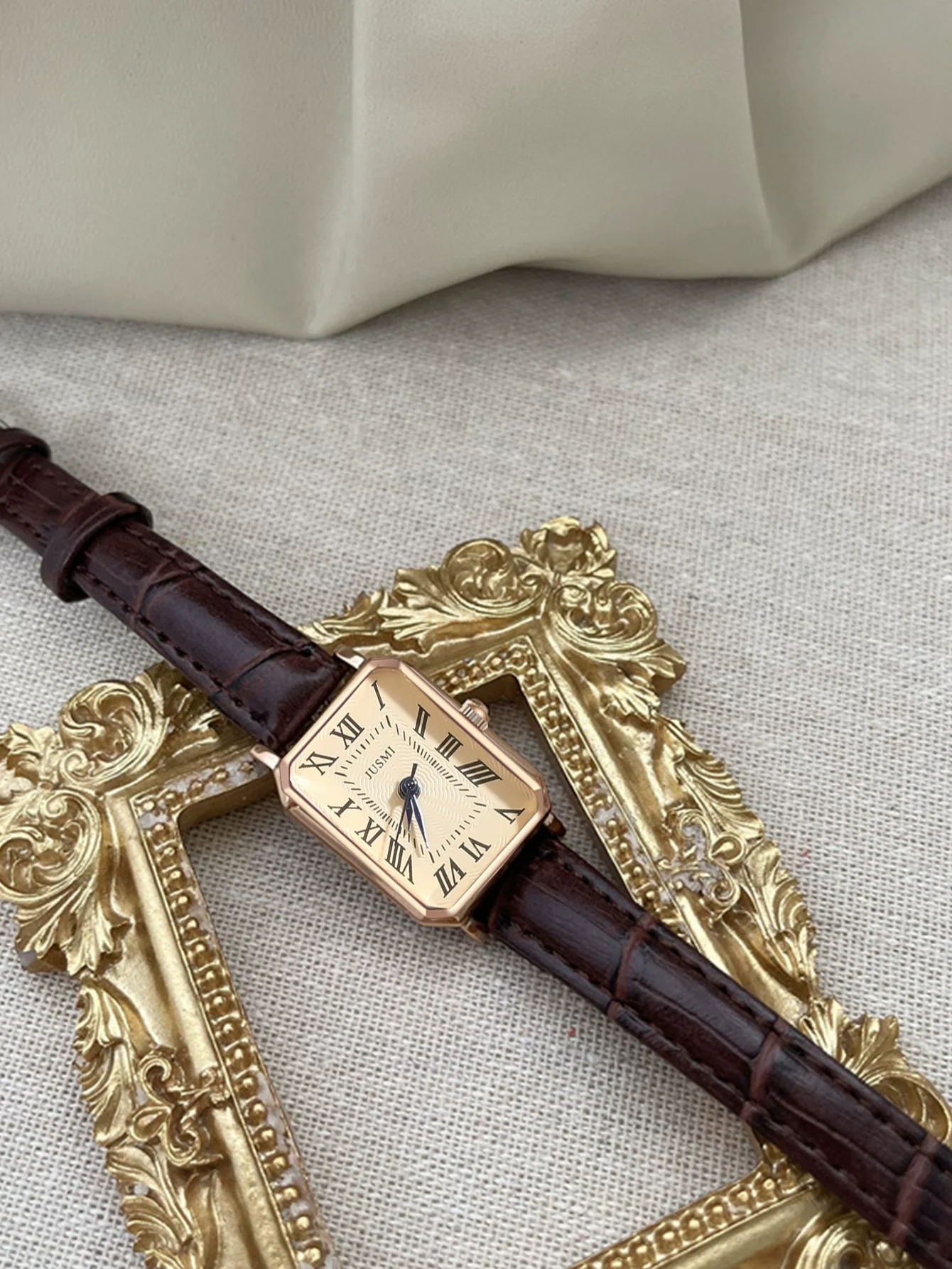 Women's Square Retro Quartz Watch With Pu Strap And Alloy Case - Image 6