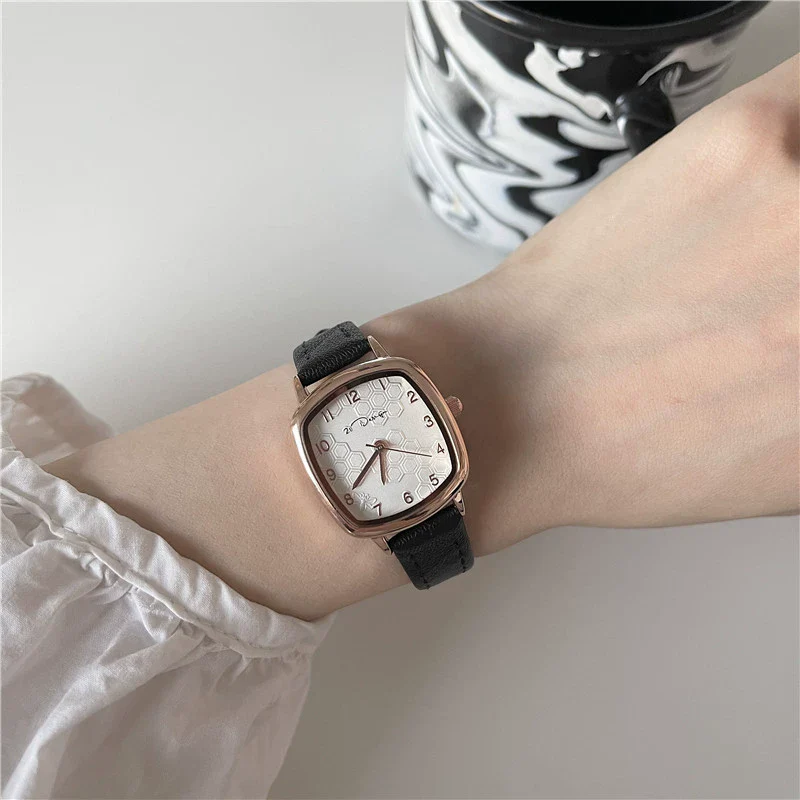 Women's Square Small Watch Alloy Case Imitation Leather Strap Leisure Style - Image 4