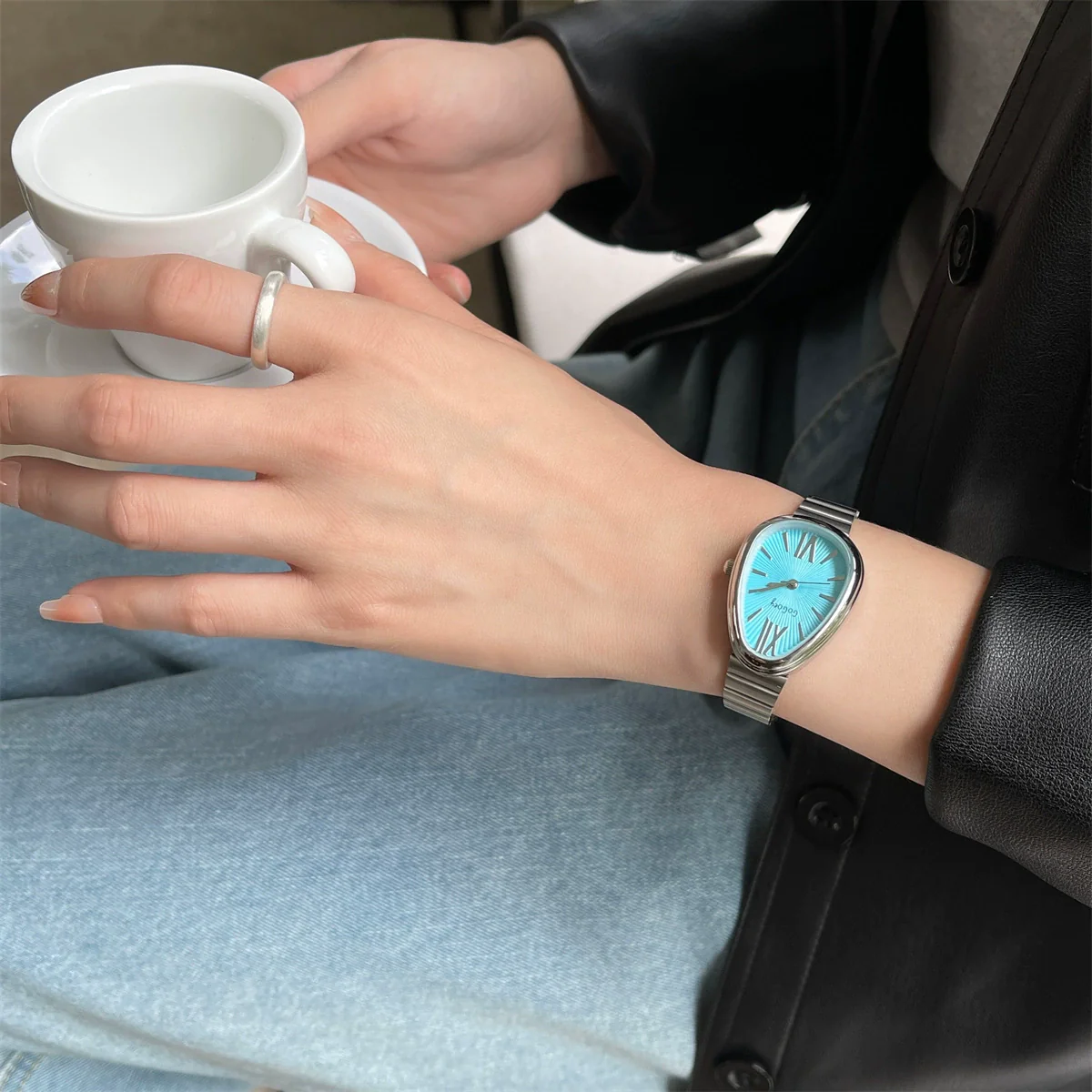 Women's Stainless Steel Alloy Band Oval Dial Medieval Style Snake Head Bamboo Band Watch - Image 5