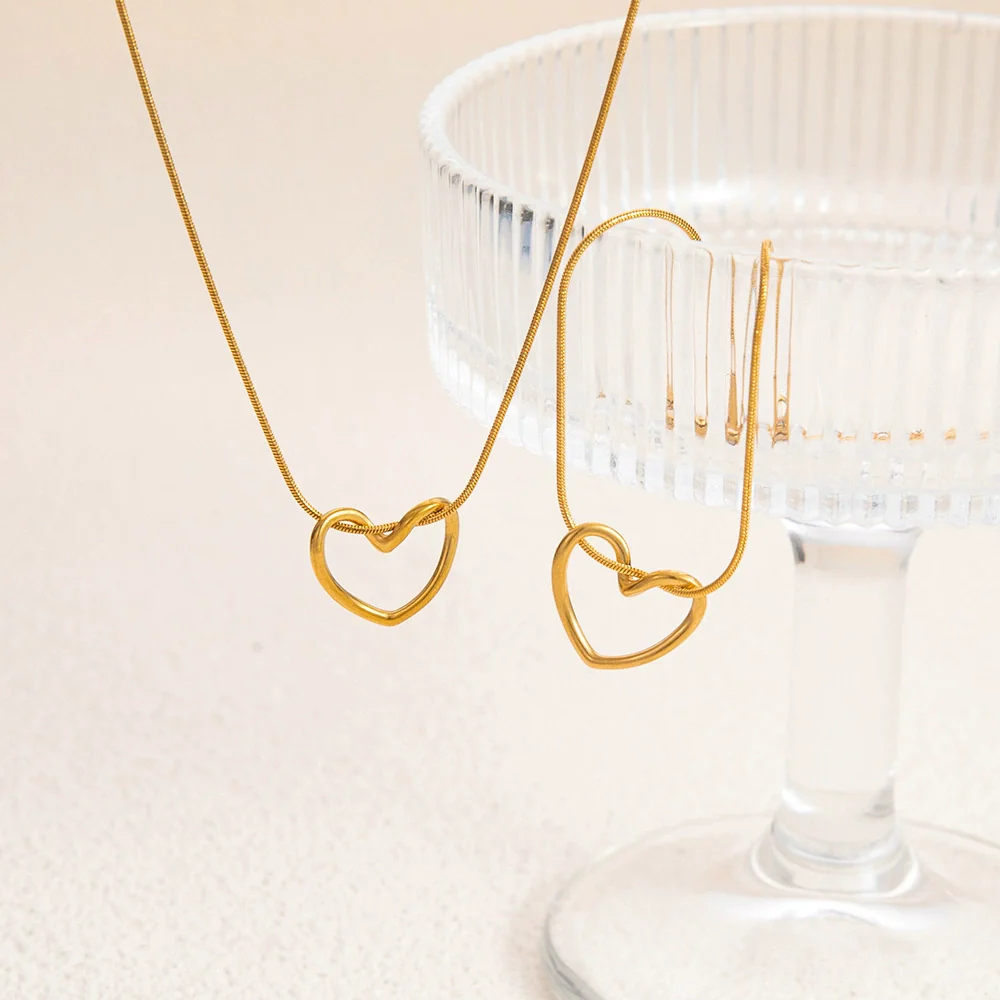 Women's Stainless Steel And Titanium Steel Love Necklace And Bracelet Set Simple Fashion Electroplated 18K Gold Highgrade Clavicle Chain - Image 2