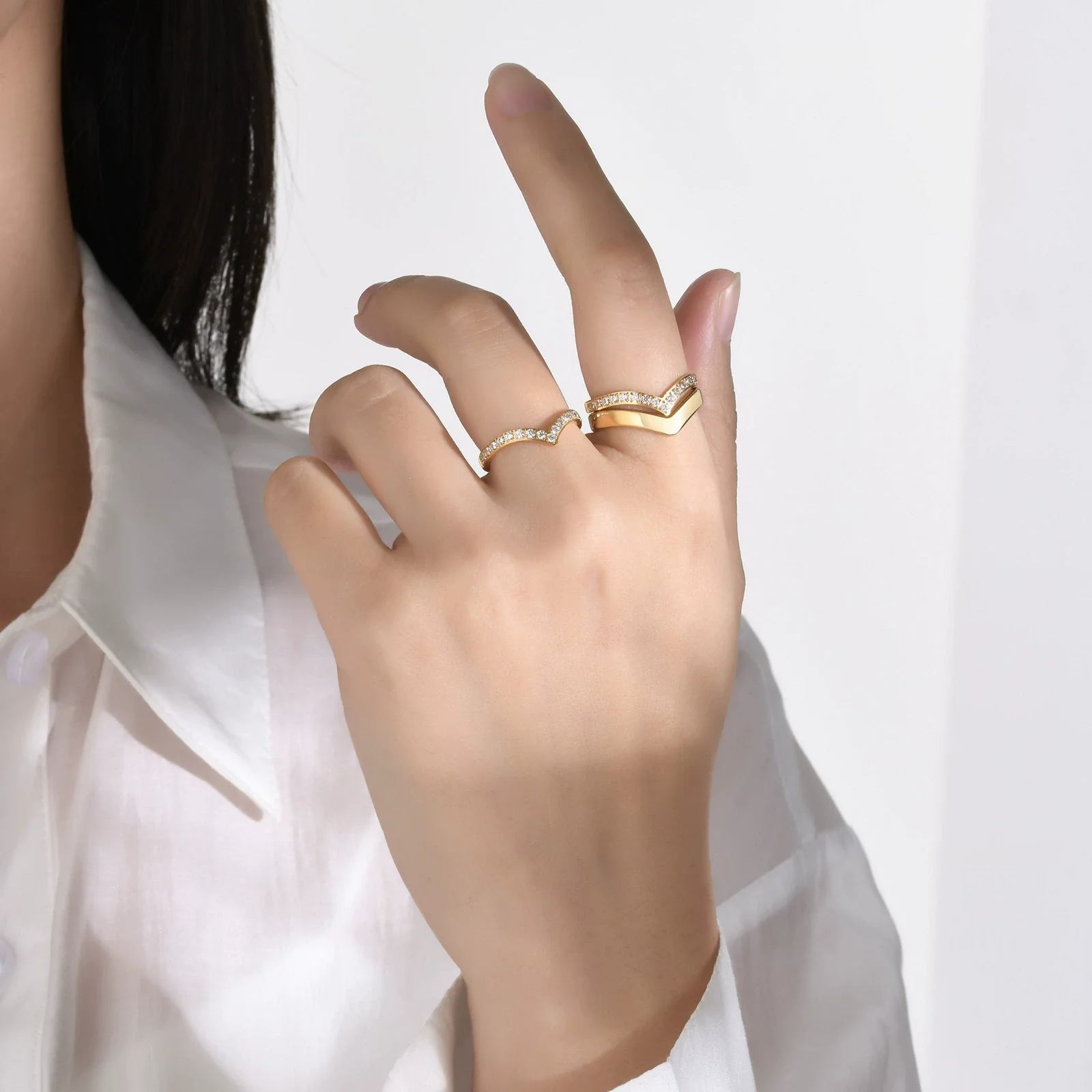 Women's Stainless Steel Geometric Vshaped Zircon Ring Jewelry With Diamond Design - Image 3