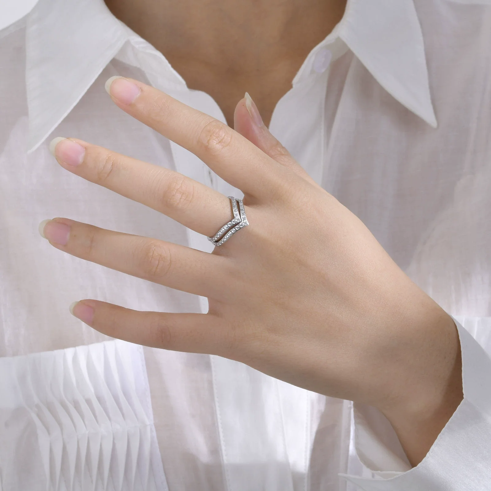 Women's Stainless Steel Geometric Vshaped Zircon Ring Jewelry With Diamond Design - Image 4